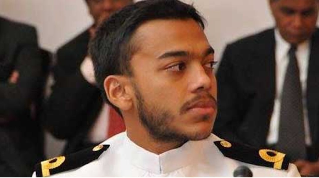 වයස අවුරුදු 25 යි. රජයේ සේවකයෙක්. ලක්ෂ 730 ක දේපළ මිලට අරන්......